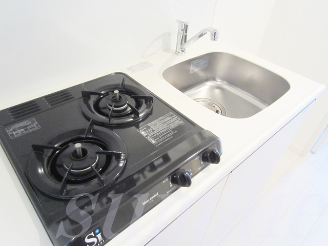 ＤＩＰＳ東十条のキッチン|ガスコンロ２口付きのシステムキッチンです！収納もありますよ！