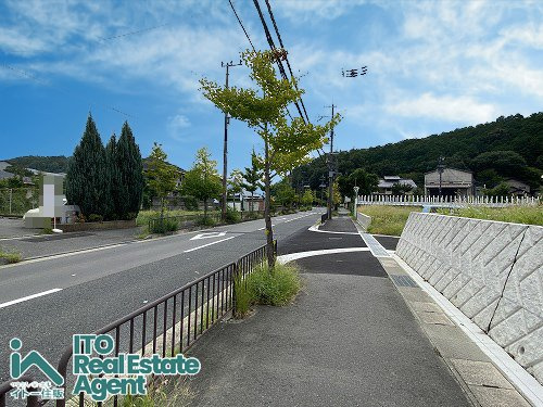 上賀茂本山 新築戸建(1号地)の前面道路含む現地写真