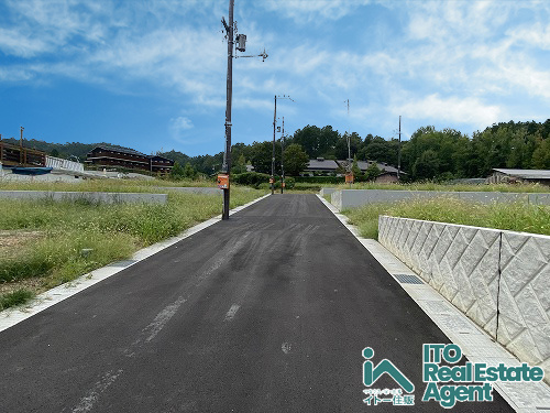 上賀茂本山 新築戸建(1号地)の前面道路含む現地写真
