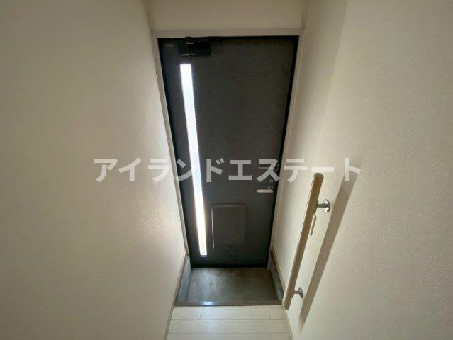 レヴィーユ　駅近　室内洗濯機置場　バストイレ別の玄関