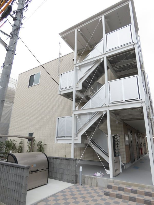 リブリ・June KALUNASIA