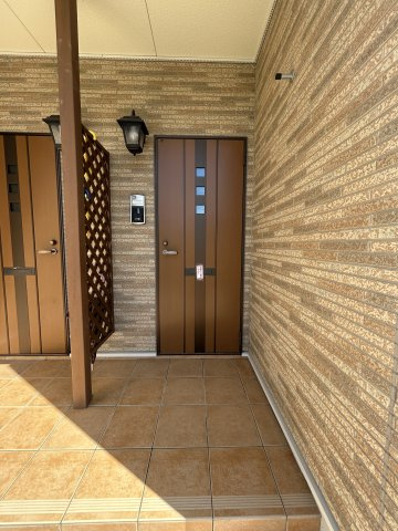 シュッド　ボワ　Ａの玄関