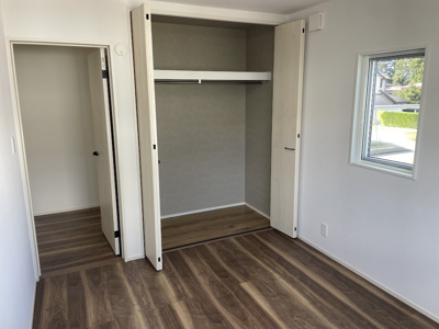 【洋室】 | 天童市久野本【新築建売】リリーフA棟 | 洋室もそれぞれ収納スペースが完備されております。