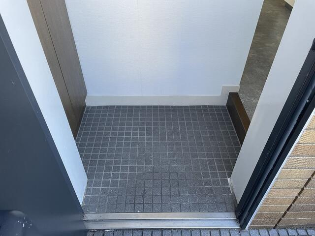 パールコート五月台の玄関