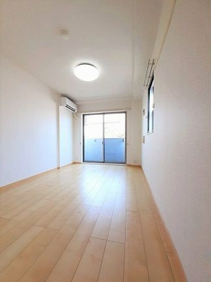 【居間・リビング】 | セレッソ マサキ | ゆったりとした居間です