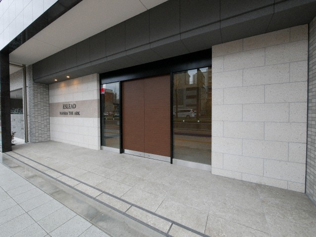 エスリード難波ザ・アークのエントランス