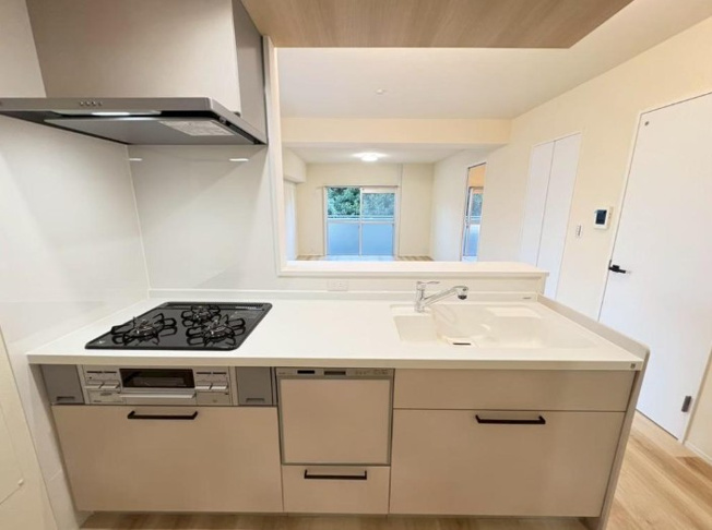 【キッチン】 | コスモハイツ小阪　★角部屋・リノベーション | 食洗器がついているで、お片付けが楽になります！