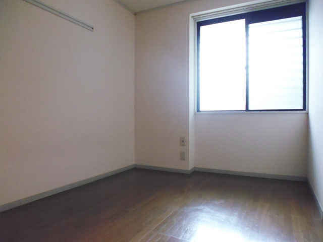 エーデルワイスの洋室|全室窓付きの明るいお部屋です☆
