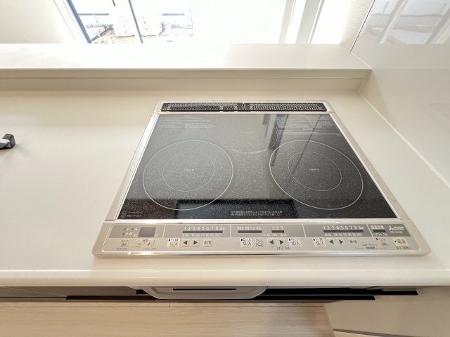 桜井市大福 １号棟 のキッチン|IHクッキングヒーター3口