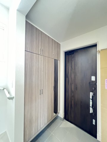 桜井市大福 １号棟 の玄関|内玄関　大容量収納できるシューズボックス付き