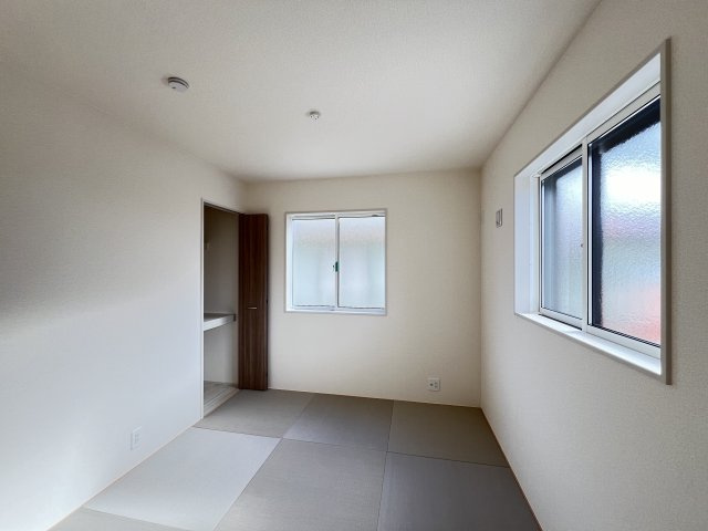 桜井市大福 １号棟 の和室|洋和室4.5帖　収納付き