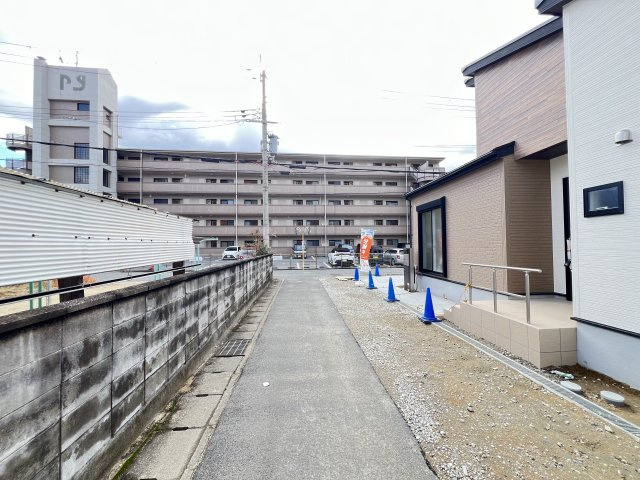 桜井市大福 １号棟 の前面道路含む現地写真