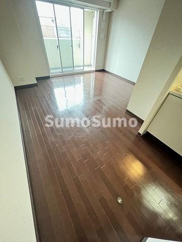 オズレジデンス尼崎の居間・リビング