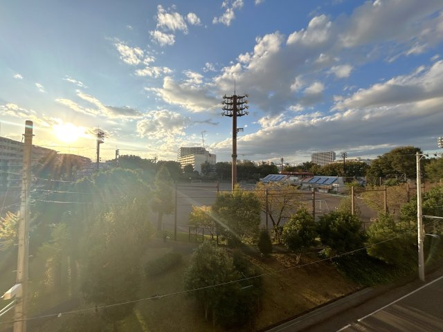 グランシティユーロコート赤羽の展望|思わず深呼吸したくなる大きな空、色彩豊かな草花、この街が育んだ豊かな情景、四季折々の空間を楽しみ過ごす時がゆたかになる。