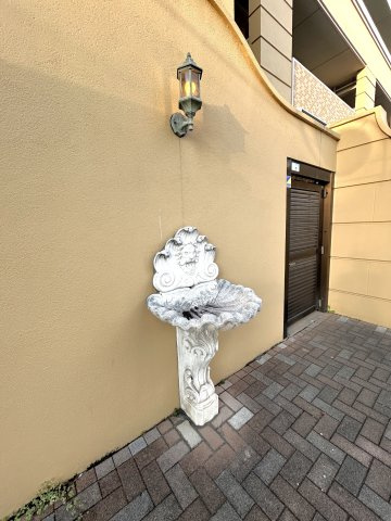 グランシティユーロコート赤羽の設備|東京都北区の中でも子育て環境の整備に力が入った地域です。
小中学校の統合に伴い誕生した「都の北小、中学校」が目の前にあり、又、大きな公園が整備予定で、生活環境に優れています。