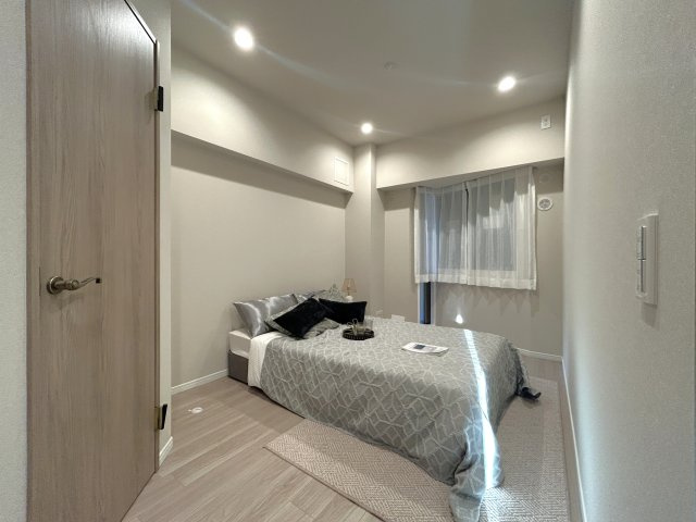 グランシティユーロコート赤羽の寝室|各部屋に収納が付いており冬物や夏物、スーツケースなども全部まとめて収納もできますのでお部屋を広く開放的にお使いいただけます。