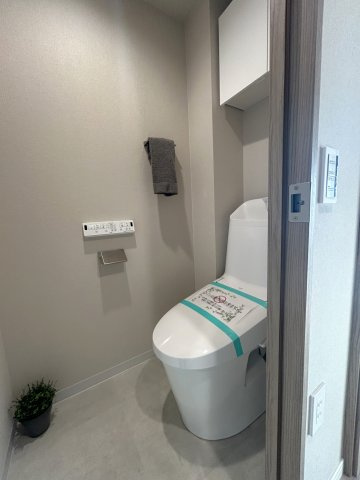 グランシティユーロコート赤羽のトイレ|十分なスペースを確保したトイレ。
収納もございますのでシンプルな空間を保てます。