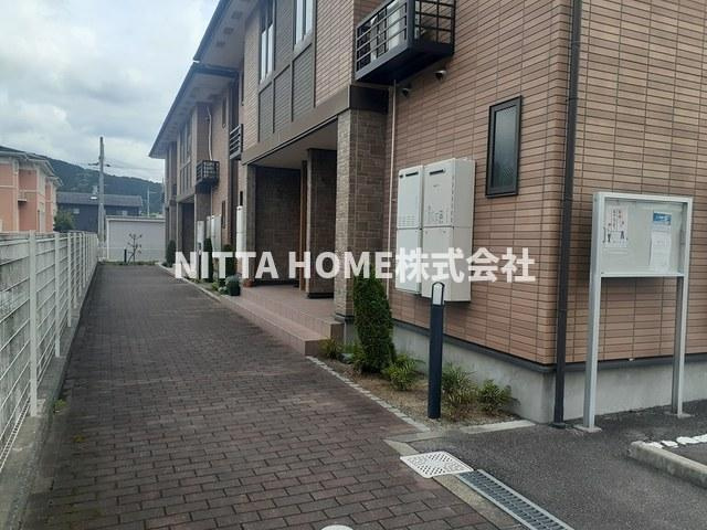 グリーン・コートⅠのエントランス|清潔感のあるエントランスです◆