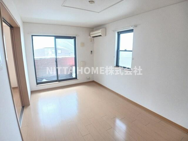 グリーン・コートⅠの居間・リビング|明るいリビングです◎