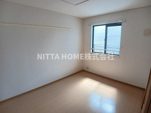 グリーン・コートⅠの内装|こちらの洋室は6.4帖です♪