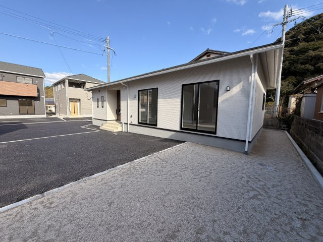 福岡市西区今宿東第10　3号棟の前面道路含む現地写真