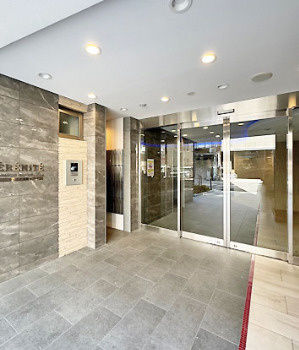 セレニテ本町東リアンのエントランス