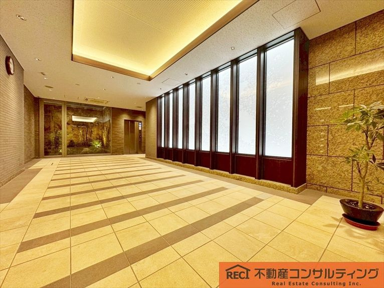 プレミスト六甲道のエントランス