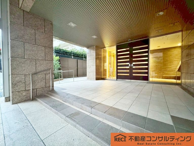 プレミスト六甲道のエントランス