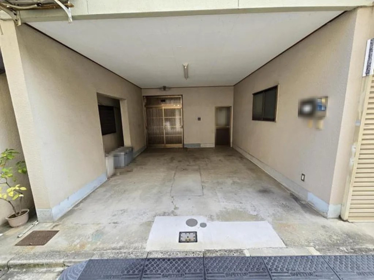 千石東町　中古一戸建ての駐車場|■物件内覧・資金計画相談・住宅ローン相談、リフォーム相談、お問合せ受付中■
※当日・翌日のご内覧、ご相談はお電話でのお問合せがスムーズです！