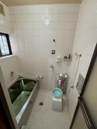 千石東町　中古一戸建てのトイレ|窓付き　トイレ
■物件内覧・資金計画相談・住宅ローン相談、リフォーム相談、お問合せ受付中■
※当日・翌日のご内覧、ご相談はお電話でのお問合せがスムーズです！