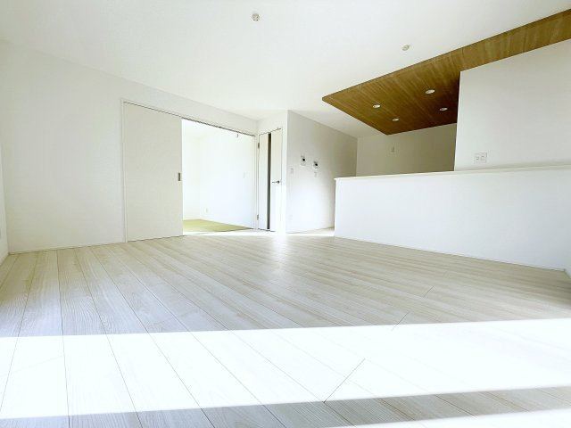 新築戸建・新築建売　郡山市横塚五丁目【ZEH水準住宅】芳賀小・郡山四中の区画図|カースペース3台(車種による)※敷地内に電柱及び支線が入る場合がございます。