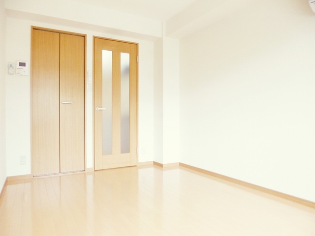 第二アルレ堀之内の洋室|白い壁紙がおしゃれですね☆