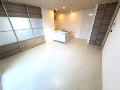 【居間・リビング】 | バイオレットガーデンA | 居間です