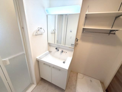 【寝室】 | バイオレットガーデンA | リビングです