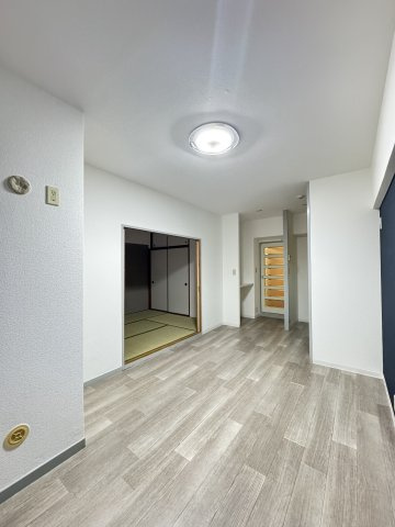 メロディ三宮東の居間・リビング