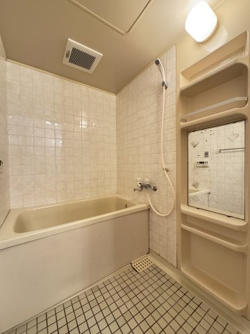 メロディ三宮東の浴室