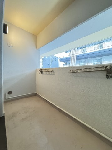 メロディ三宮東のバルコニー