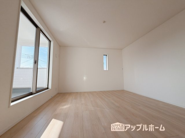 【新築戸建】熊谷市江南中央 第3 全1棟の洋室|２階居室は全室収納あり！たっぷりある収納活用でお部屋もキレイを保てます♪