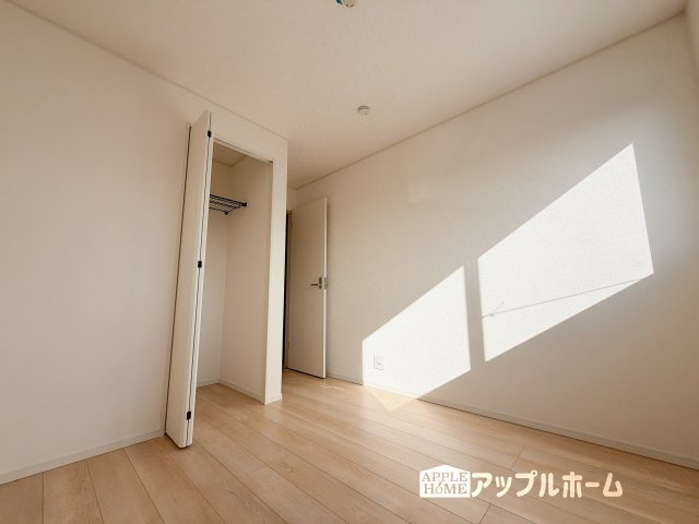【新築戸建】熊谷市江南中央 第3 全1棟の洋室|２階居室は全室収納あり！たっぷりある収納活用でお部屋もキレイを保てます♪