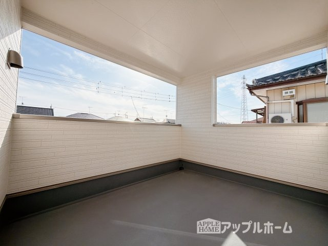 【新築戸建】熊谷市江南中央 第3 全1棟のバルコニー|インナーバルコニーで突然の雨でも安心♪直射日光を防げるので、紫外線を気にせず自然の光や風を感じながら日光浴もできちゃいます♪
