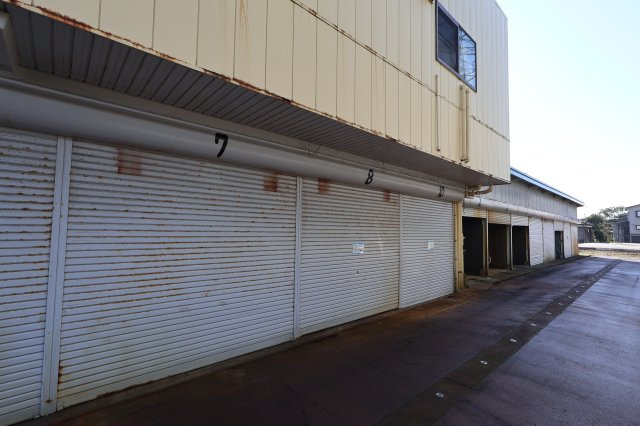 学校町１丁目長谷川駐車場＆車庫