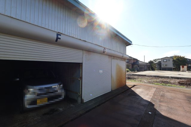 学校町１丁目長谷川駐車場＆車庫