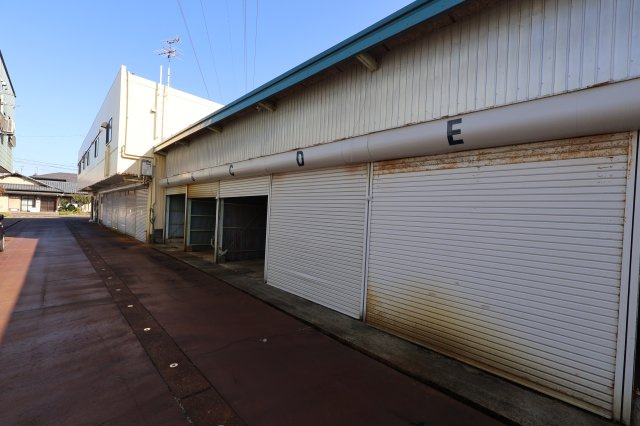 学校町１丁目長谷川駐車場＆車庫