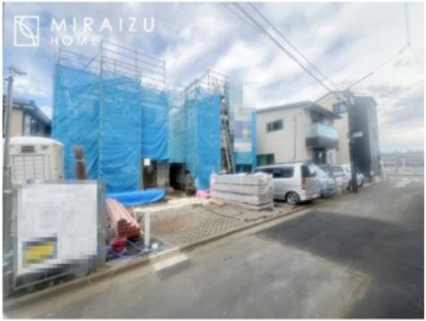 【外観】 | 青く澄み渡った綺麗な空と、陽の光をたっぷりと受ける、そんな新築住宅で新生活をスタートしてみませんか？見学・ご相談等、ミライズホーム(株)までお気軽にご連絡下さい。