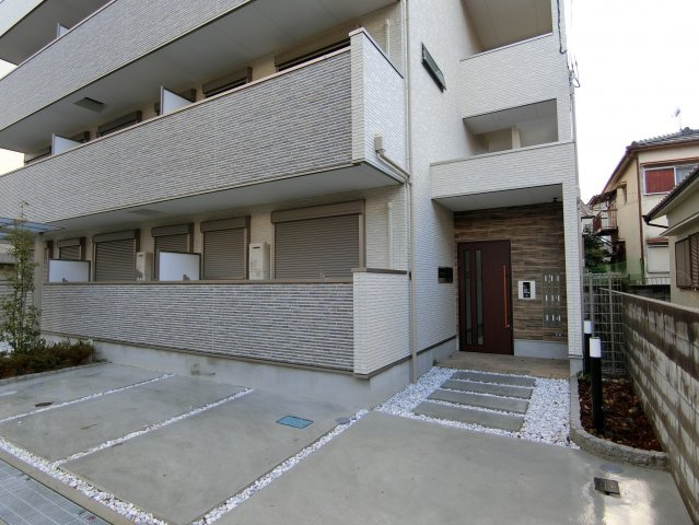 アヴェニール千里丘東の駐車場