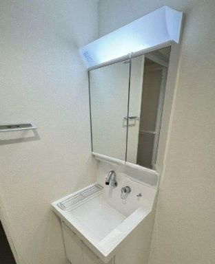 【独立洗面台】 | ユアメゾン墨田 | 独立洗面台あり、毎朝おしゃれに忙しい女性の方におすすめです