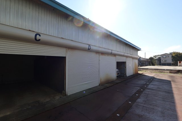 学校町１丁目長谷川駐車場＆車庫