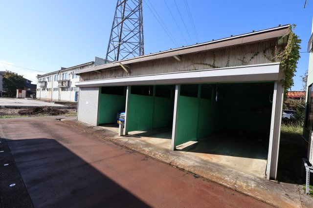 学校町１丁目長谷川駐車場＆車庫