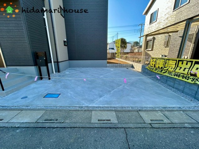 西区中釘　新築戸建　リーブルガーデン01の駐車場