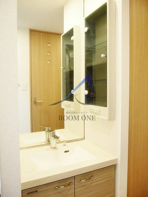 ルーブル川崎中丸子の洗面所|独立洗面台です。